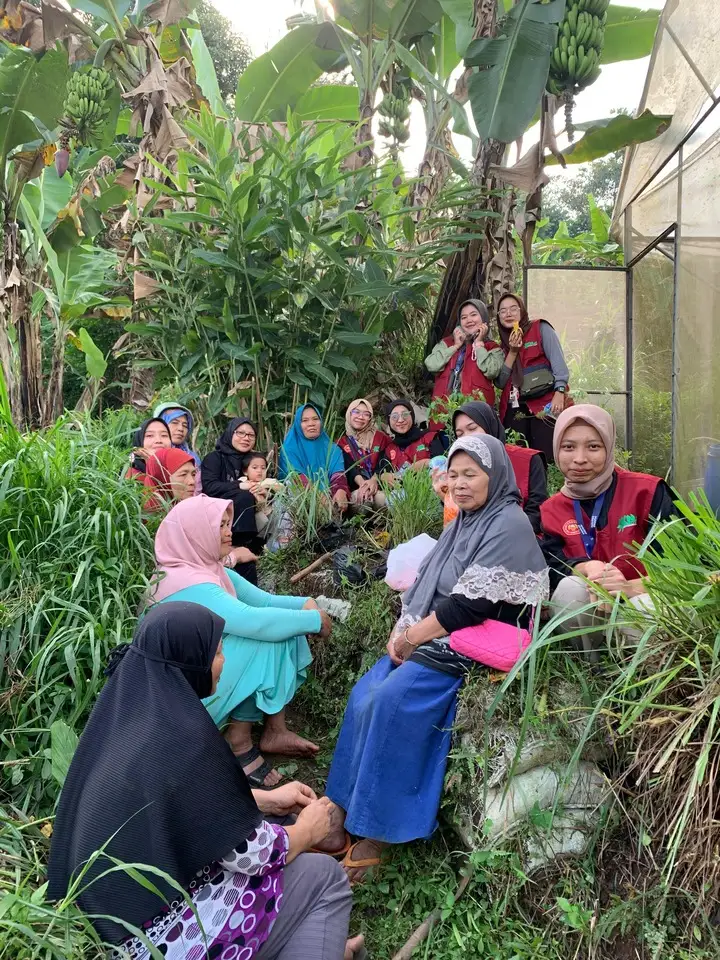 Artikel KKN Universitas Al Ghifari: KKN Kelompok 10 Navina Dhara Dukung Ketahanan Pangan Lewat Kegiatan Bersama Kelompok Wanita Tani